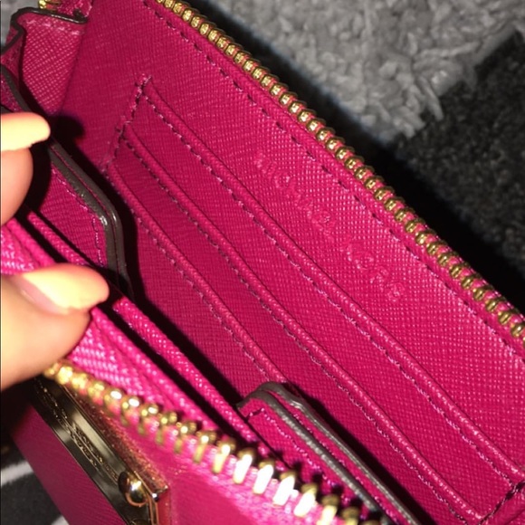 SOLD❌💕Michael Kors Wallet/ Wristlet - Picture 6 of 7